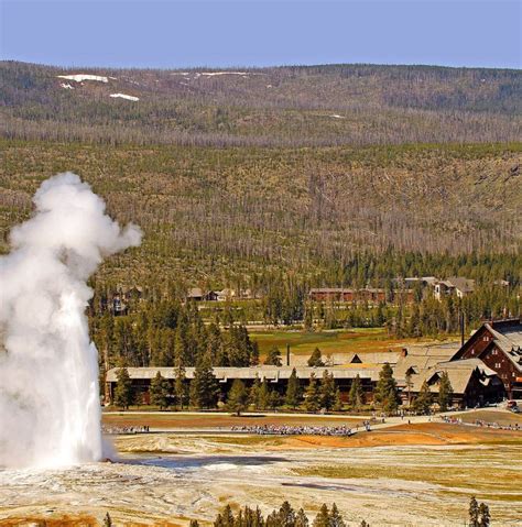 Stay | Yellowstone National Park Lodges