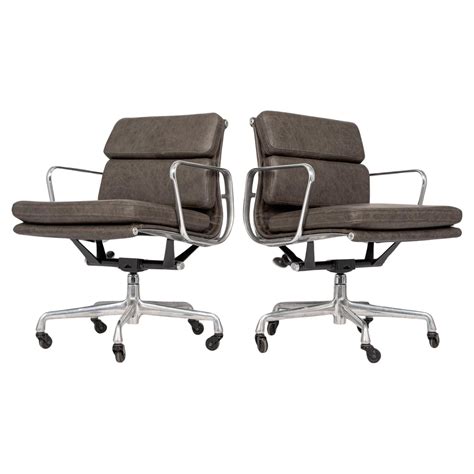 Eames Herman Miller Aluminum Reclining Executive Office Chair - One