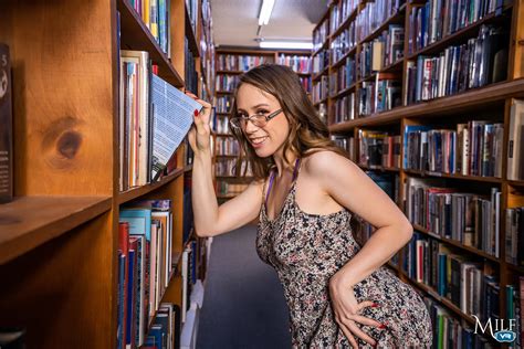 Jackie Hoff Ophelia Kaan Milf VR BabeSource