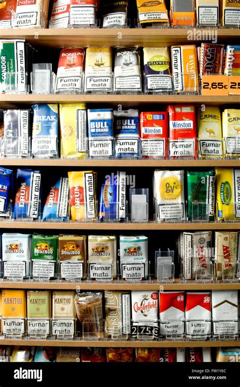 Sélection de part le tabac à rouler en vente dans un bureau de tabac ...