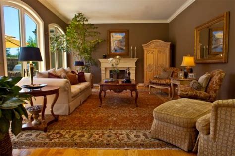 24 Warm And Inviting Traditional Living Room Décor Ideas