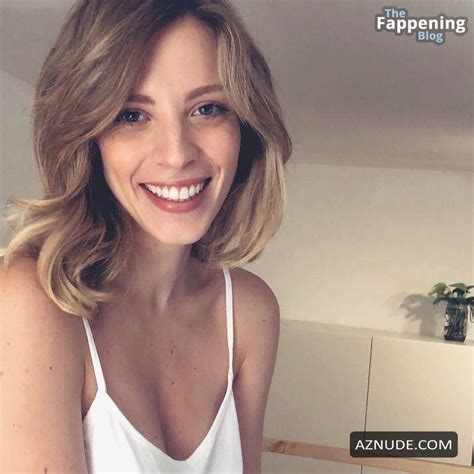 LAURA ADRIANI Nude AZNude