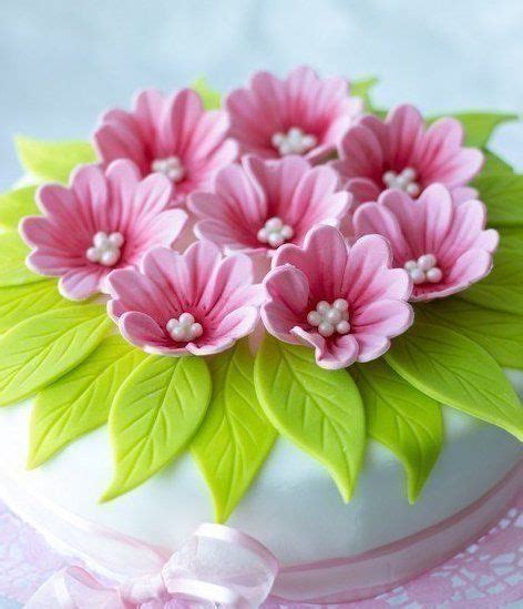 УКРАШАЕМ ТОРТ ЦВЕТОЧКАМИ ИЗ МАСТИКИ 🌺 Настоящая весна 💗 | Fondant ...