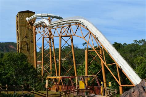 Revista Stile XPIRADO a mega atração do Hot Park