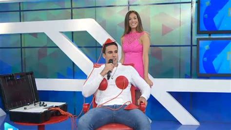 Latina pe on Twitter EN VIVO Gino Assereto se sienta en el sillón rojo de EspectaculosL