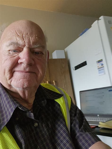 Managers explain the holiday hours for the ups store sioux falls 7