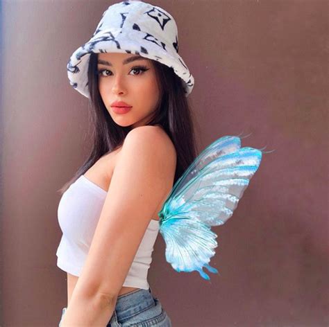 Hot girl gốc Việt nóng bỏng trổ tài hóa trang thành idol nhóm Black Pink Báo Dân trí