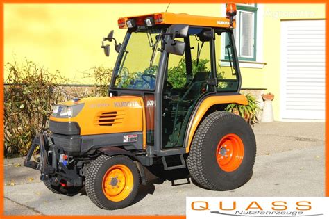 Vinogradniški traktor KUBOTA STV 40 Kommunaltraktor Frontkraftheber