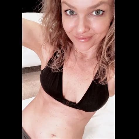 Dina Meyer Sexy And Hot Bikini Pictures Woophy