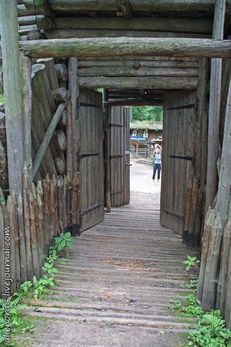 Лиелвардский замок (Латвия) - реконструкция ливского деревянного замка ...
