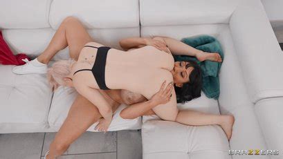 Curvaceous Coach Ava Devine Dominates Her Lesbian Trainee 18 Photos