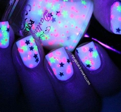 30+ Eye-catching glow nail art designs | Art and Design | Glow nails ...