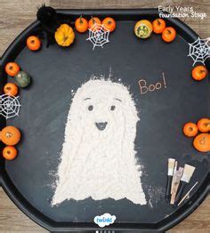 Halloween tuff tray ideas