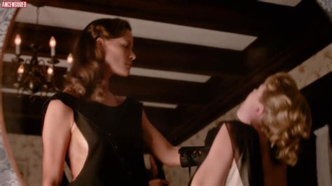 Naked Scottie Thompson In 12 Monkeys