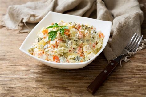 Оливье без зеленого горошка – простой и вкусный рецепт, как приготовить ...