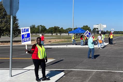 Us Auto Workers Strike What Are The Implications Abs Cbn News