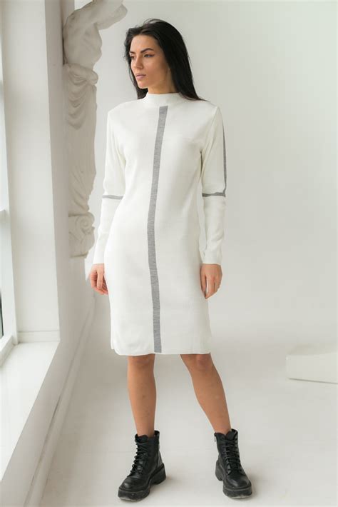 Платье с геометрическим принтом полоска - белый цвет, S – фото | ROZETKA