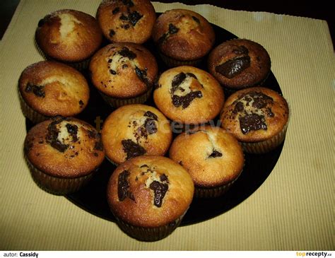 Recept na rychlé muffiny s kousky čokolády TopRecepty cz