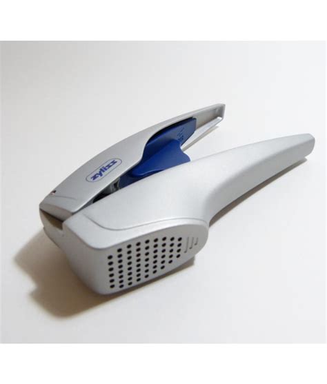 Zyliss Garlic Press – chef.com.au