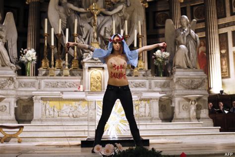 Sursis Pour Elo Se Bouton Femen Simulant Avortement