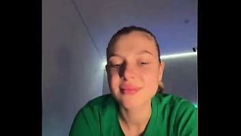 Squirting Close Up Fingering Pussy XVIDEOS