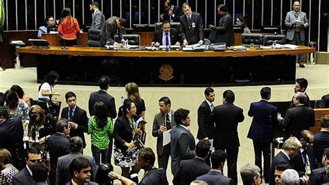 Congresso adia análise de veto das domésticas Votação deve ocorrer no