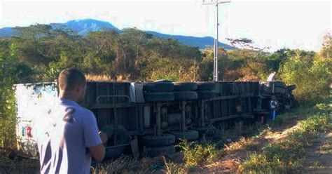 G1 Carreta Tomba Após Motorista Desviar De Animais Em Rodovia Na Ba