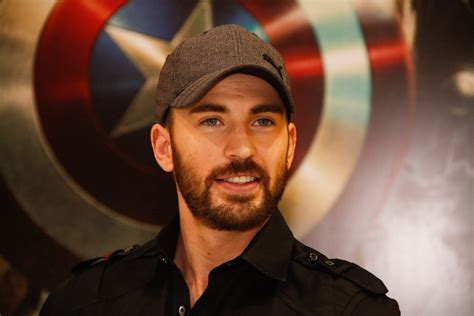É vergonhoso diz Chris Evans sobre ter vazado o próprio nude na rede