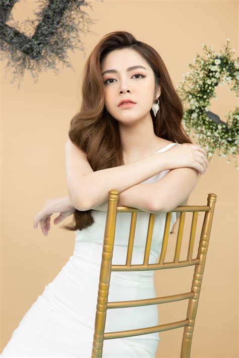 Bí mật sắc vóc nuột nà của hot girl Về nhà đi con gây sốt khi hoá Eva giữa rừng