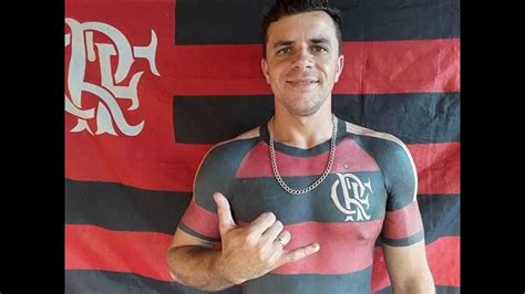 Torcedor Fan Tico Tatuagem De Camisa Do Flamengo Est Quase Pronta