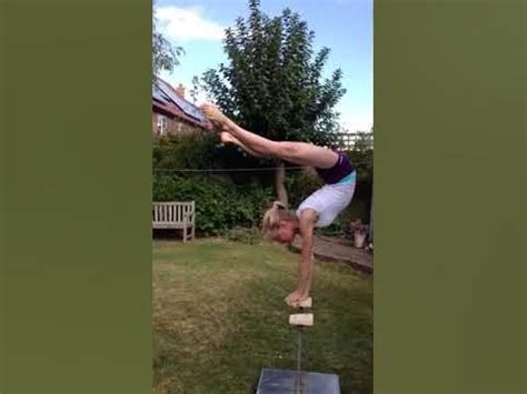 Hand balance Rosie Burr - YouTube
