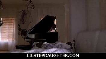 Lilstep Daughter La Bionda Jessica Jones Ha Fatto Un Pompino Caldo Al Patrigno Xvideos