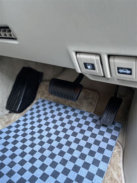 Стекло спидометра — Toyota Land Cruiser 100, 4,7 л, 2005 года ...
