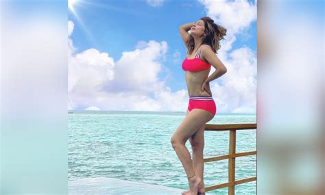 Hina Khan Paints The Seaside Pink In Scorching Bikini Photo Op The
