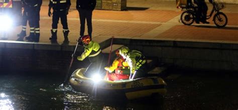 Milano Tragedia In Darsena Ragazzo Si Butta In Acqua E Annega