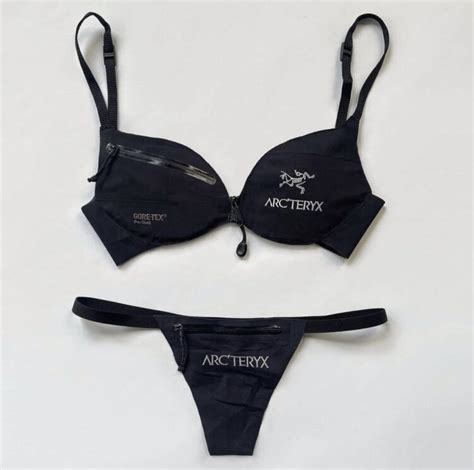 9 Hot Sexy Nicole McLaughlin Bikini Pics