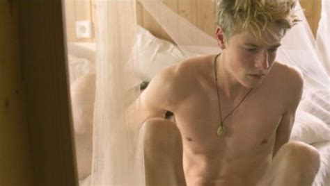 Stunning Actor Louis Hofmann Gets Totally Naked In On Screen NSFW GayBuzzer