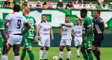 dois gols de pênalti JEC vira para cima da Chapecoense e vence