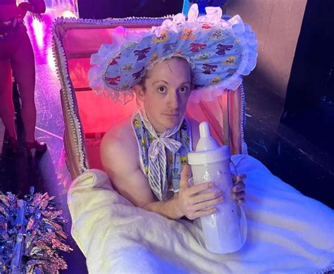 Ariana Grande sparks concern after she collapses on couch and sobs