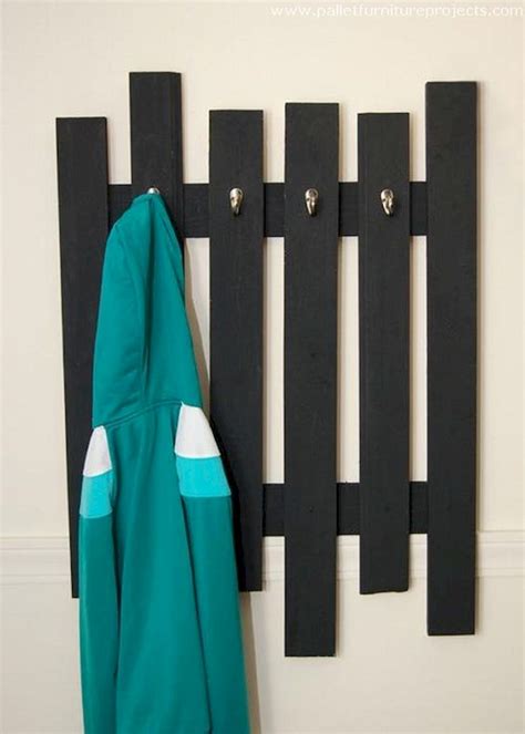 30 Fantastic Diy Hanger Ideas From Wooden Pallets 1 Doityourzelf