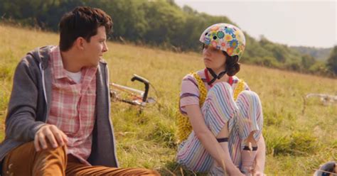 Sau khi xem phim Sex Education tôi tình cờ phát hiện bí mật nhạy cảm của con gái Nhờ 1 câu