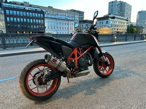 Купить б у KTM 690 Duke R инжектор 6 передач в Москве чёрный naked bike 2017 года по цене 750
