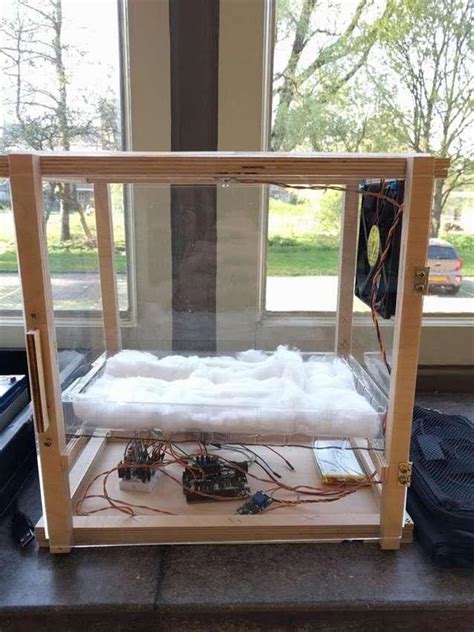 Самый простой МИНИ-парник на подоконник своими руками