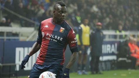 Genoa Mario Balotelli S Return To Italy Turns Into A Fiasco