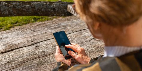 Le cuenta a su abuela que es gay y esta es su reacción