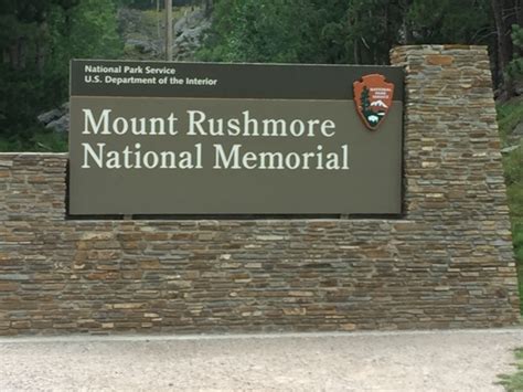 Mount Rushmore National Monument South Dakota — Traveling Lifes Highways