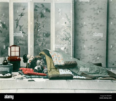 Traditional japanese bed hi-res stock photography and images - Alamy