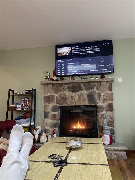 My neck hurts already : r/TVTooHigh