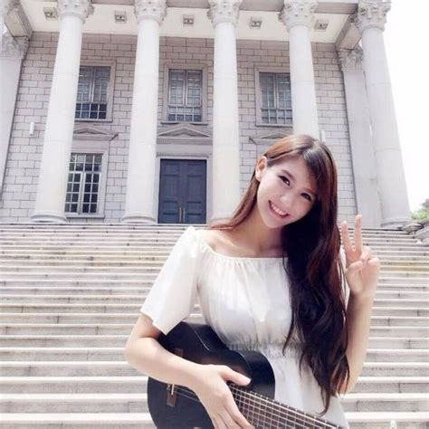 Clip Hot girl Malaysia khiến fan ngã gục với bài hát tiếng Việt ngọt lịm tim