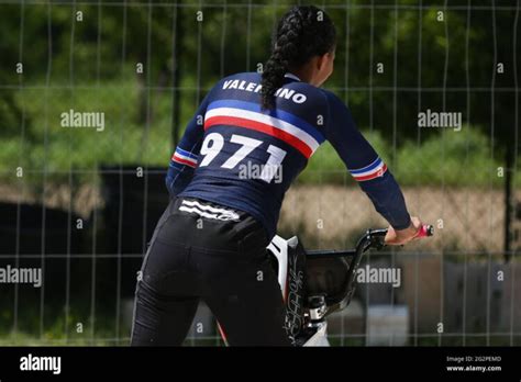 Hot Sexy Manon Valentino Bikini Pics